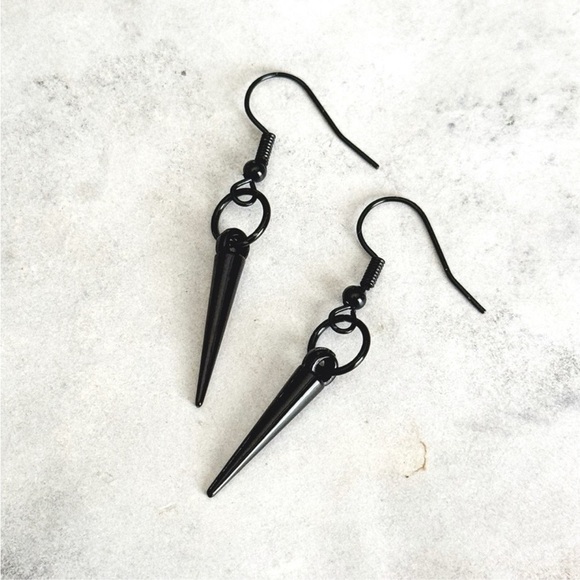 5 For $25💫Black Punk Spike Earrings - Picture 3 of 4